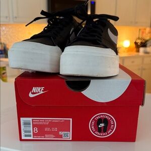 Women’s Nike Court Legacy Lift size 8